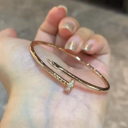 Elegant Nail Bracelet Deluxe | Gold
